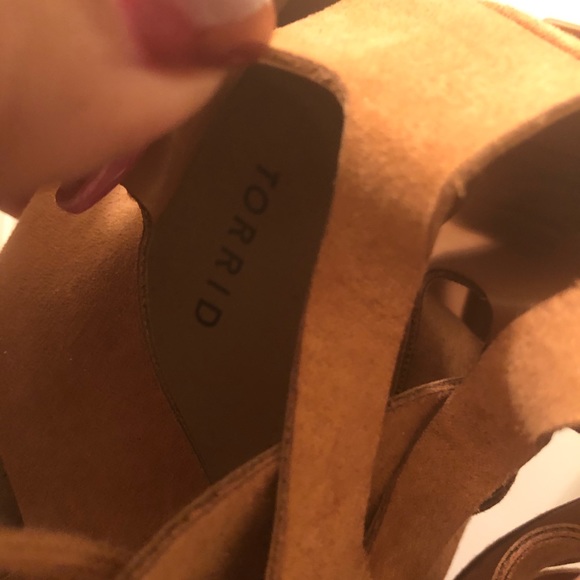 Laced up knee high sandal - Picture 4 of 5